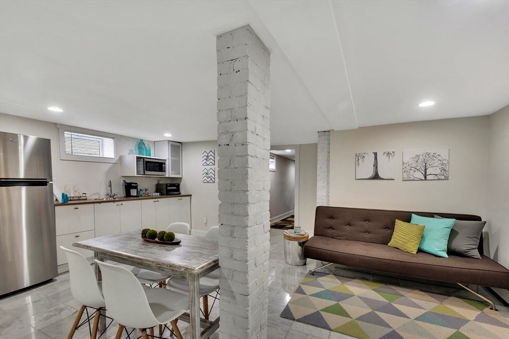 79 Flint Street, Somerville, Massachusetts, 1 Bedroom Bedrooms, 2 Rooms Rooms,1 BathroomBathrooms,Residential Lease,For Rent,Flint Street,73530990
