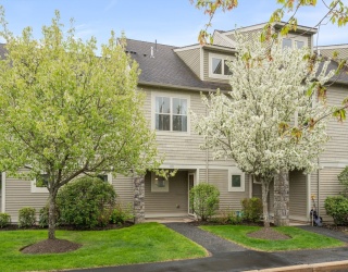 1102 Acorn Dr, North Andover, Massachusetts, 3 Bedrooms Bedrooms, 8 Rooms Rooms,2.5 BathroomsBathrooms,Residential,For Sale,Acorn Dr,73519881