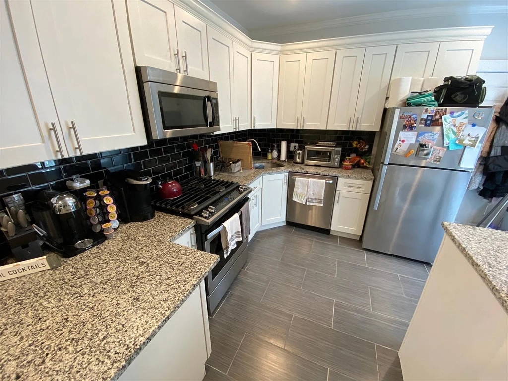 218 West 6th St, Boston, Massachusetts, 3 Bedrooms Bedrooms, 5 Rooms Rooms,1 BathroomBathrooms,Residential Lease,For Rent,West 6th St,73531066