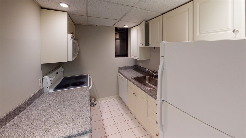 466 Commonwealth Ave., Boston, Massachusetts, 1 Bedroom Bedrooms, 3 Rooms Rooms,1 BathroomBathrooms,Residential Lease,For Rent,Commonwealth Ave.,73531069