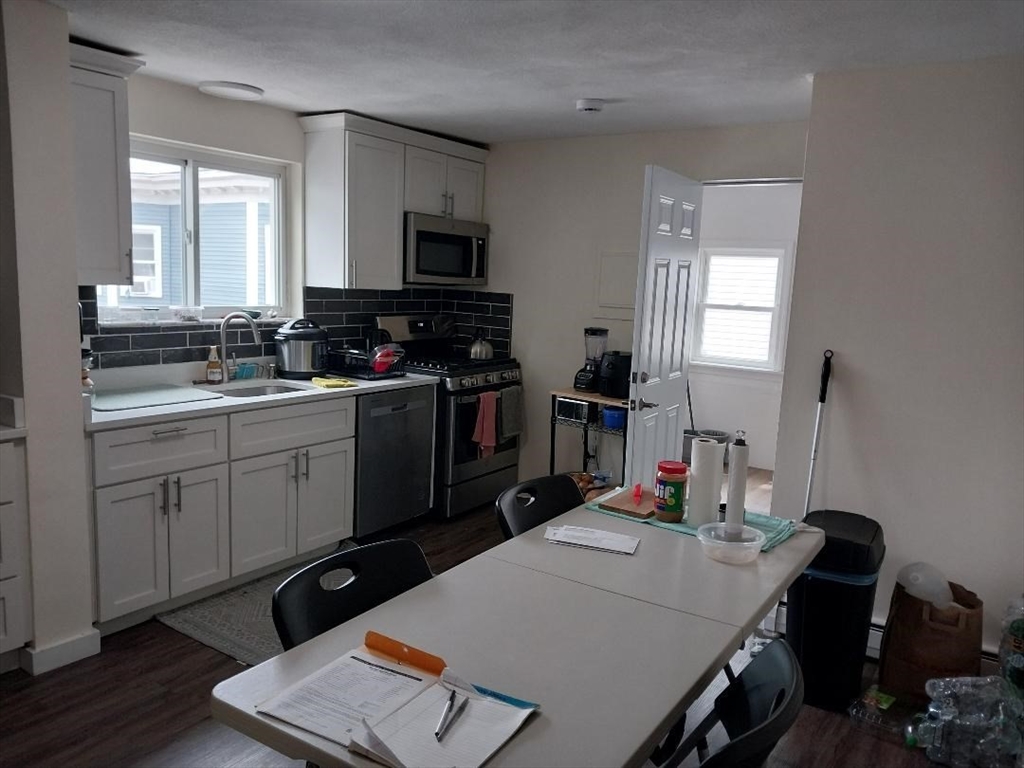 35 Fairmont St, Malden, Massachusetts, 3 Bedrooms Bedrooms, 5 Rooms Rooms,1 BathroomBathrooms,Residential Lease,For Rent,Fairmont St,73531073