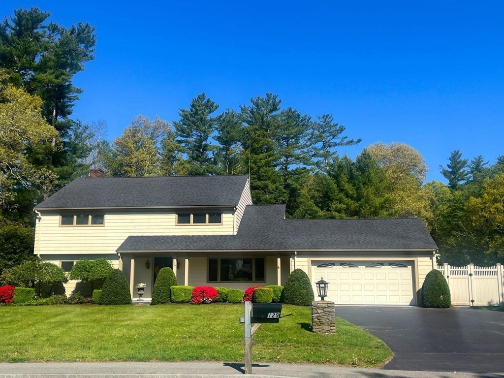 129 Elm Street, Kingston, Massachusetts, 4 Bedrooms Bedrooms, 10 Rooms Rooms,2.5 BathroomsBathrooms,Residential,For Sale,Elm Street,73530504