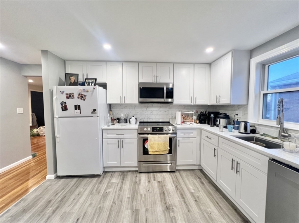 82 Sparkill, Watertown, Massachusetts, 3 Bedrooms Bedrooms, 6 Rooms Rooms,1 BathroomBathrooms,Residential Lease,For Rent,Sparkill,73531172