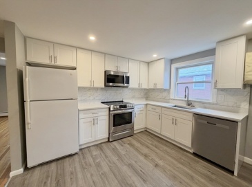 82 Sparkill, Watertown, Massachusetts, 3 Bedrooms Bedrooms, 6 Rooms Rooms,1 BathroomBathrooms,Residential Lease,For Rent,Sparkill,73531172