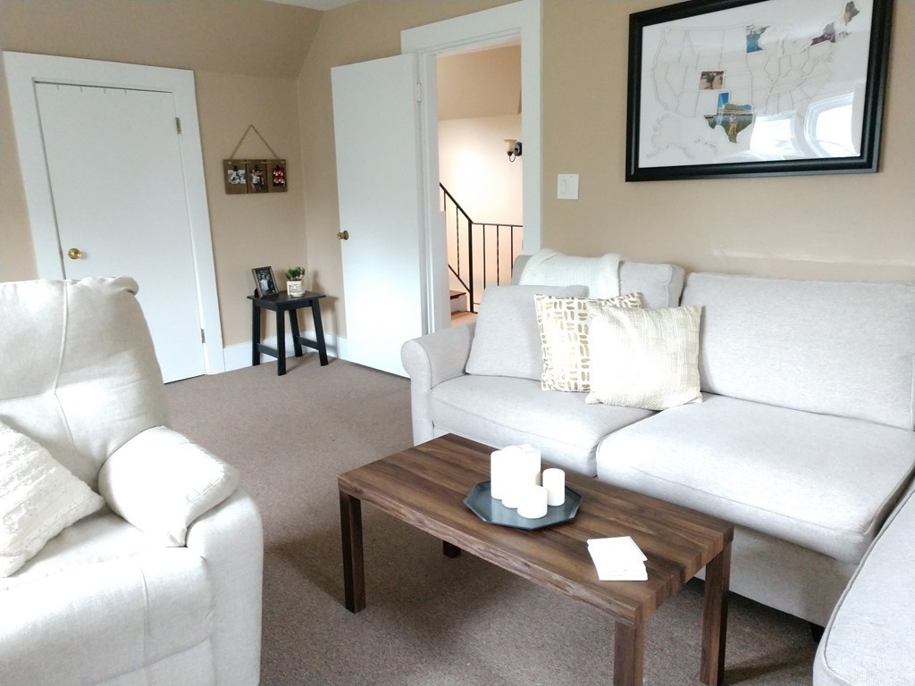 5 Seaward Road, Wellesley, Massachusetts, 1 Bedroom Bedrooms, 4 Rooms Rooms,1 BathroomBathrooms,Residential Lease,For Rent,Seaward Road,73531178