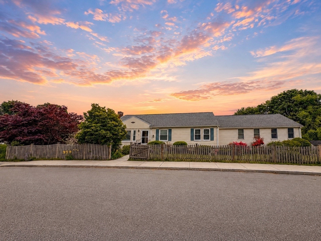 69 Standish Rd, Quincy, Massachusetts, 4 Bedrooms Bedrooms, 8 Rooms Rooms,2 BathroomsBathrooms,Residential,For Sale,Standish Rd,73531194
