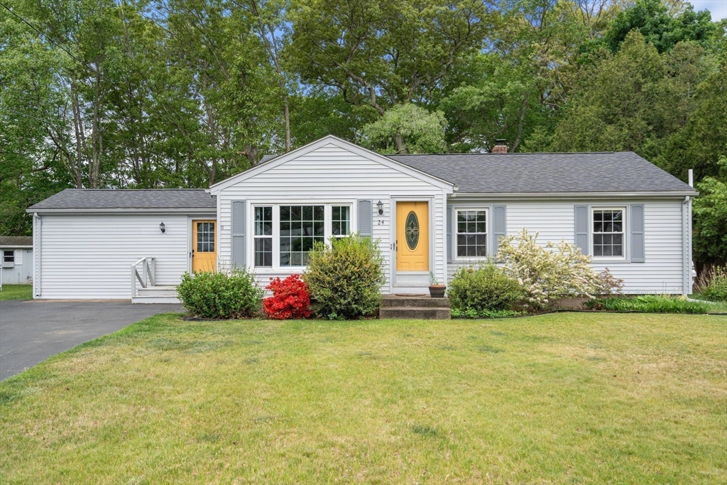 24 Barberry Drive, Seekonk, Massachusetts, 3 Bedrooms Bedrooms, 5 Rooms Rooms,1.5 BathroomsBathrooms,Residential,For Sale,Barberry Drive,73523294