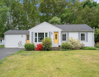 24 Barberry Drive, Seekonk, Massachusetts, 3 Bedrooms Bedrooms, 5 Rooms Rooms,1.5 BathroomsBathrooms,Residential,For Sale,Barberry Drive,73523294