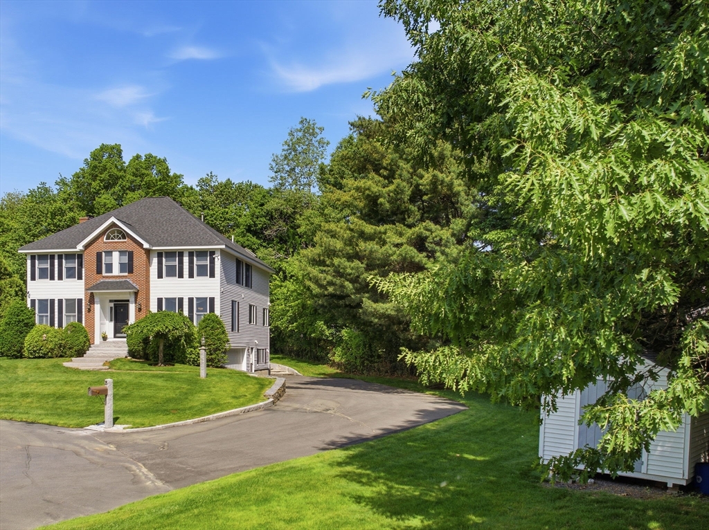35 Harmony Ln, Methuen, Massachusetts, 4 Bedrooms Bedrooms, 11 Rooms Rooms,3.5 BathroomsBathrooms,Residential,For Sale,Harmony Ln,73531219