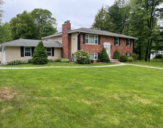 3 Berkshire Rd, Peabody, Massachusetts, 4 Bedrooms Bedrooms, 8 Rooms Rooms,3 BathroomsBathrooms,Residential,For Sale,Berkshire Rd,73531252