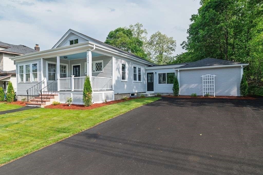 1388 Central St, Stoughton, Massachusetts, 3 Bedrooms Bedrooms, 7 Rooms Rooms,2 BathroomsBathrooms,Residential,For Sale,Central St,73531258