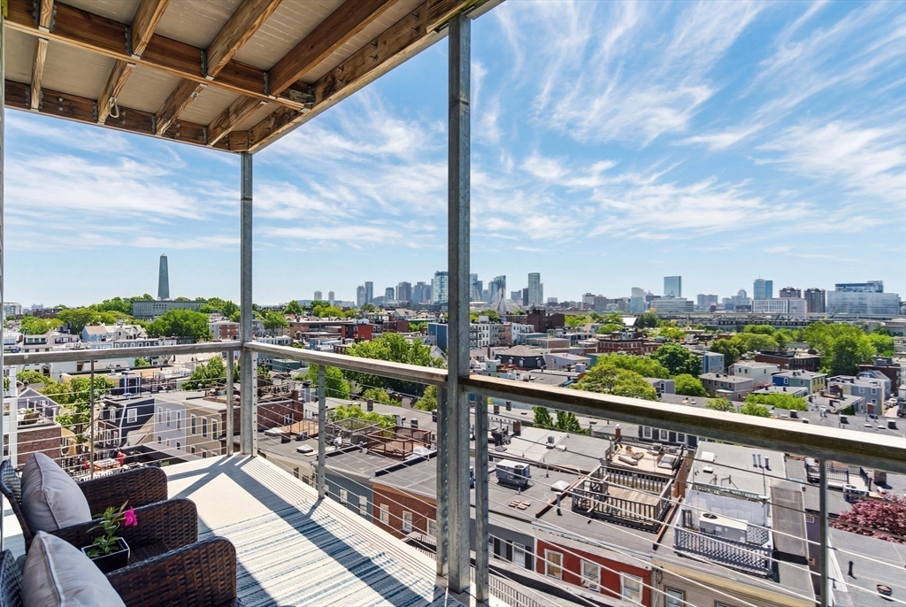 284 Bunker Hill St., Boston, Massachusetts, 3 Bedrooms Bedrooms, 6 Rooms Rooms,2 BathroomsBathrooms,Residential,For Sale,Bunker Hill St.,73531169
