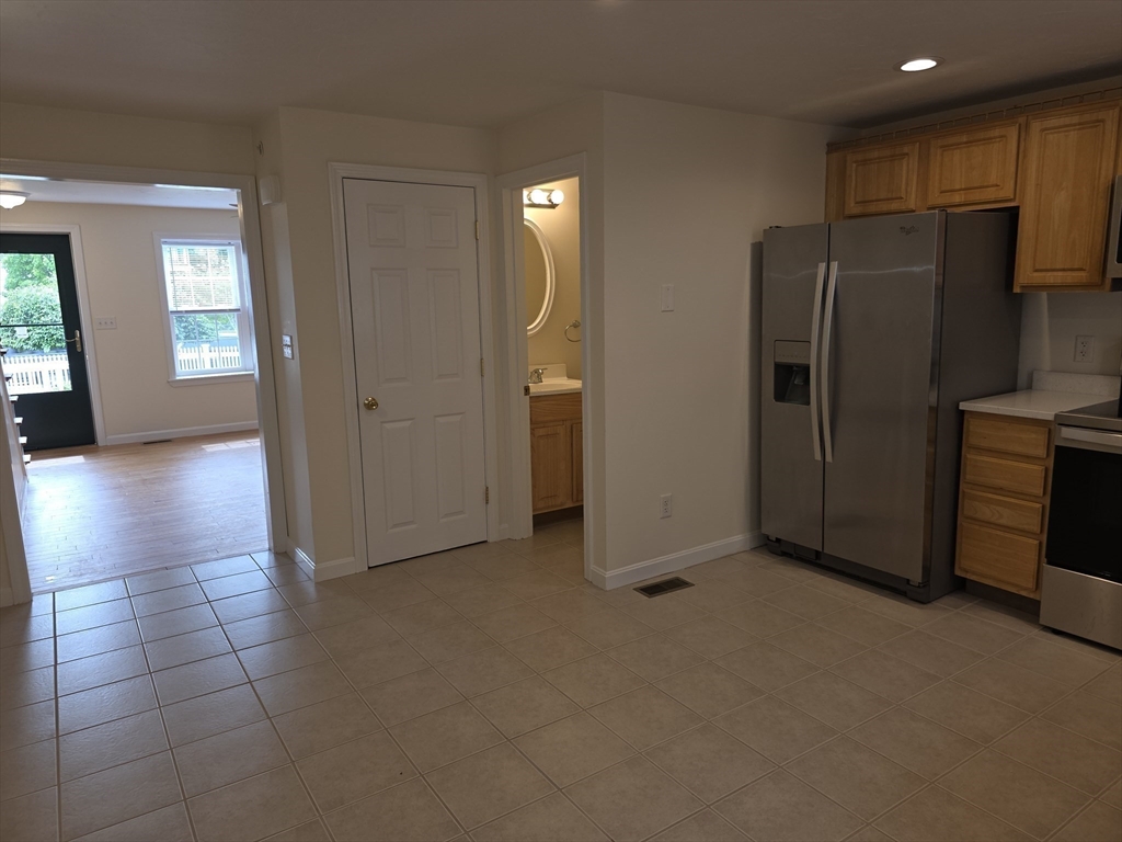 956 Warren Ave, Brockton, Massachusetts, 3 Bedrooms Bedrooms, 5 Rooms Rooms,2.5 BathroomsBathrooms,Residential,For Sale,Warren Ave,73531260