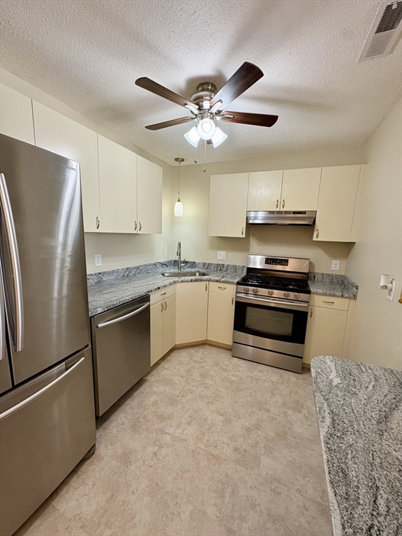 34 Newhall St, Lowell, Massachusetts, 2 Bedrooms Bedrooms, 5 Rooms Rooms,1 BathroomBathrooms,Residential,For Sale,Newhall St,73531140