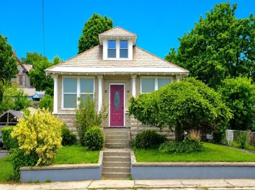 21 River St, North Adams, Massachusetts, 2 Bedrooms Bedrooms, 6 Rooms Rooms,1 BathroomBathrooms,Residential,For Sale,River St,73530997