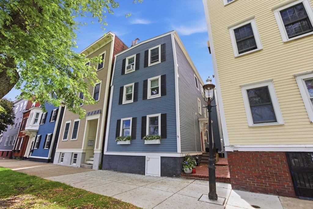 36 Austin St, Boston, Massachusetts, 2 Bedrooms Bedrooms, 5 Rooms Rooms,1 BathroomBathrooms,Residential Lease,For Rent,Austin St,73527598