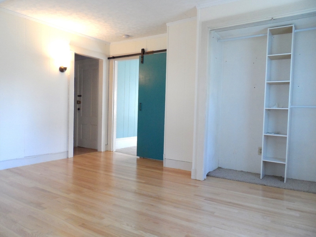 11 Chestnut Street, Wakefield, Massachusetts, 1 Bedroom Bedrooms, 3 Rooms Rooms,1 BathroomBathrooms,Residential Lease,For Rent,Chestnut Street,73531293