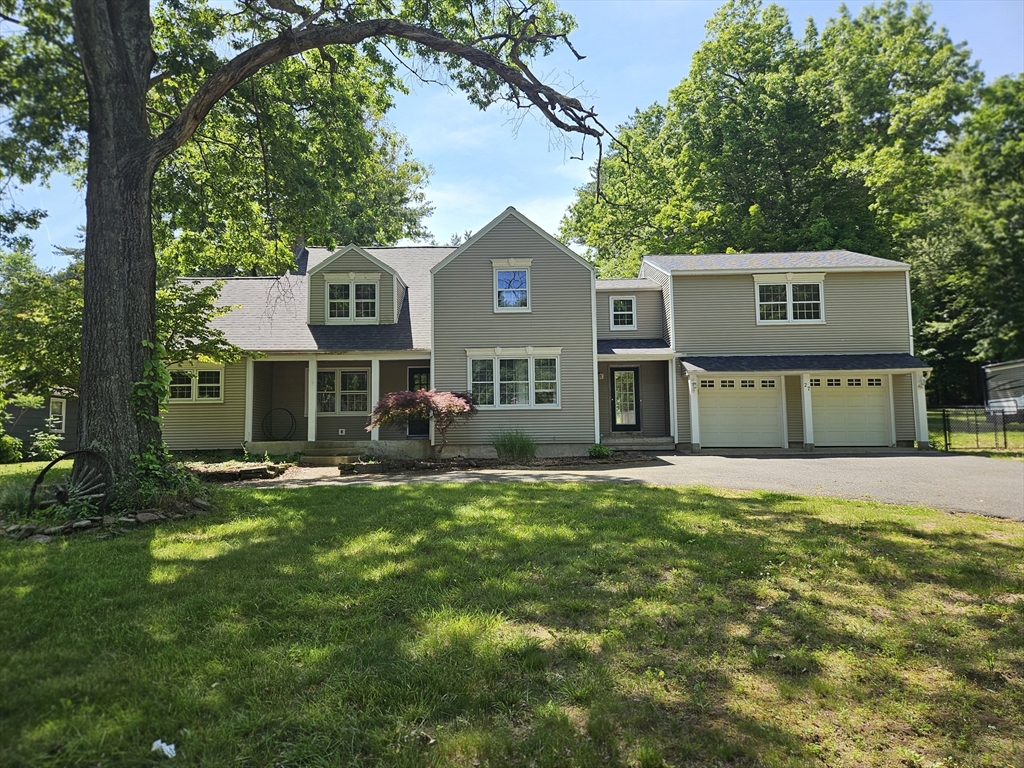 27 Lee Street, East Longmeadow, Massachusetts, 5 Bedrooms Bedrooms, 10 Rooms Rooms,2 BathroomsBathrooms,Residential,For Sale,Lee Street,73531296