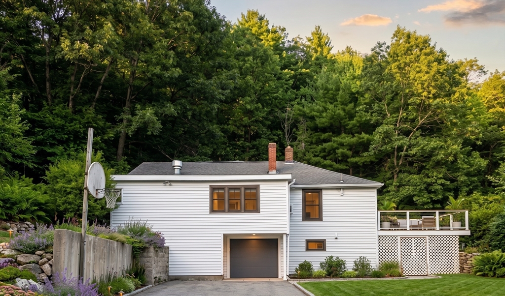 27 High St, Sturbridge, Massachusetts, 2 Bedrooms Bedrooms, 9 Rooms Rooms,2 BathroomsBathrooms,Residential Lease,For Rent,High St,73531323