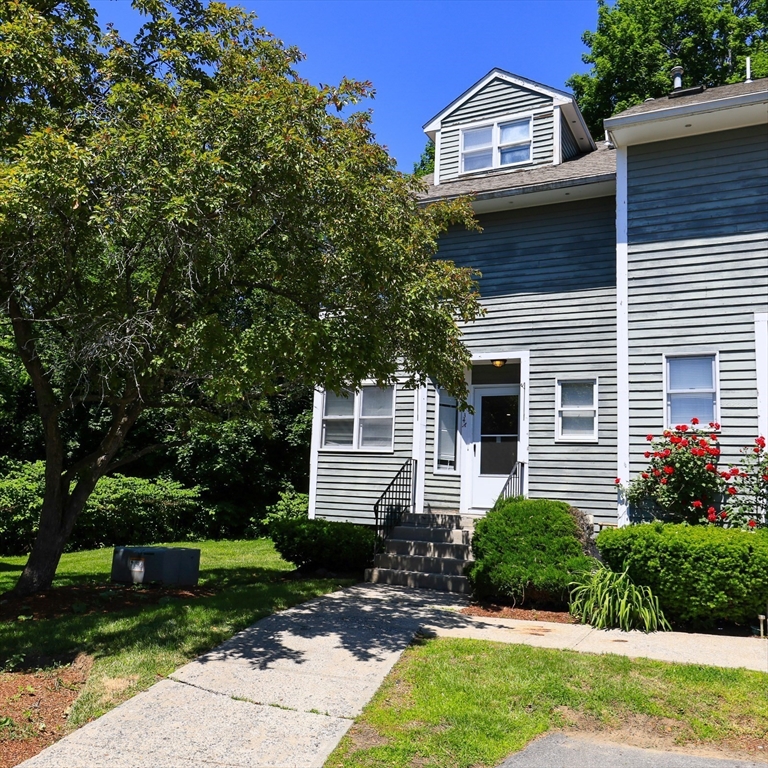 34 Farmland Rd, Lowell, Massachusetts, 3 Bedrooms Bedrooms, 5 Rooms Rooms,1.5 BathroomsBathrooms,Residential Lease,For Rent,Farmland Rd,73531329