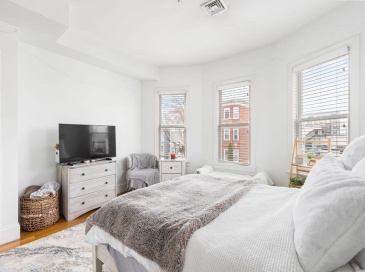 142 Boston St, Boston, Massachusetts, 3 Bedrooms Bedrooms, 6 Rooms Rooms,1 BathroomBathrooms,Residential Lease,For Rent,Boston St,73518465