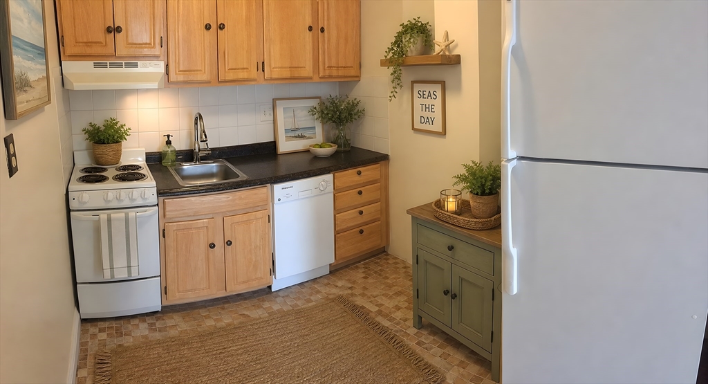 470 Beacon Street, Boston, Massachusetts, 1 Bedroom Bedrooms, 3 Rooms Rooms,1 BathroomBathrooms,Residential Lease,For Rent,Beacon Street,73531381