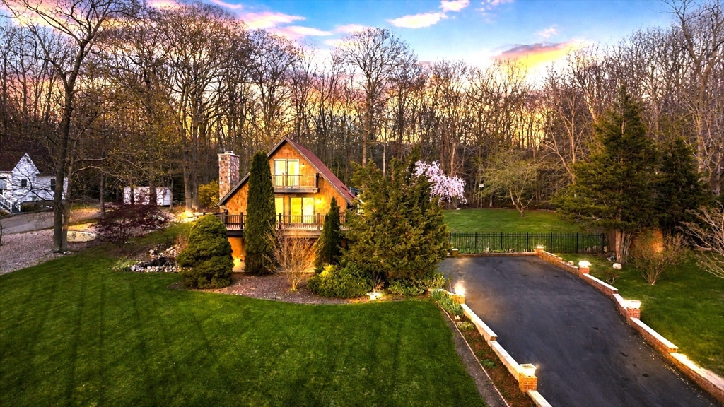 50 Plymouth Blvd, Westport, Massachusetts, 4 Bedrooms Bedrooms, 9 Rooms Rooms,3 BathroomsBathrooms,Residential,For Sale,Plymouth Blvd,73531357