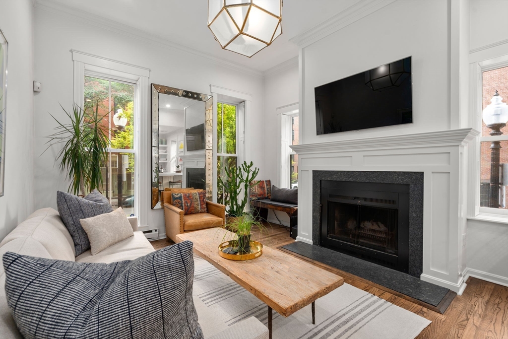 269 Shawmut Avenue, Boston, Massachusetts, 2 Bedrooms Bedrooms, 4 Rooms Rooms,2 BathroomsBathrooms,Residential Lease,For Rent,Shawmut Avenue,73531384