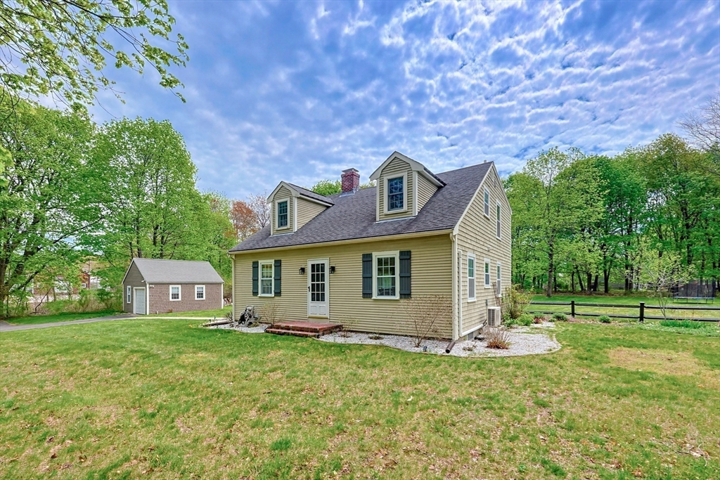 424 Dedham St, Wrentham, Massachusetts, 3 Bedrooms Bedrooms, 6 Rooms Rooms,1.5 BathroomsBathrooms,Residential,For Sale,Dedham St,73523656