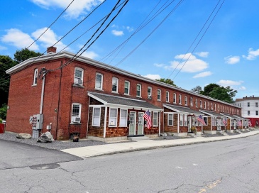 68 Grove, Clinton, Massachusetts, 1 Bedroom Bedrooms, 3 Rooms Rooms,1 BathroomBathrooms,Residential Lease,For Rent,Grove,73531406