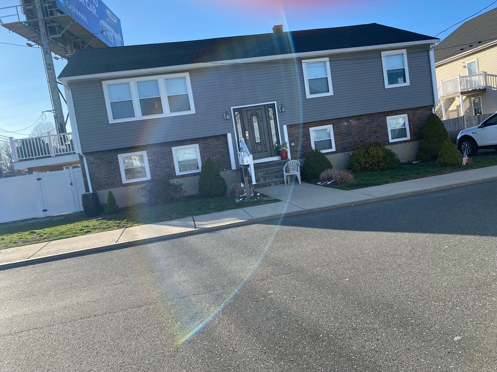 60 Cecillian Avenue, Revere, Massachusetts, 1 Bedroom Bedrooms, 3 Rooms Rooms,1 BathroomBathrooms,Residential Lease,For Rent,Cecillian Avenue,73531366