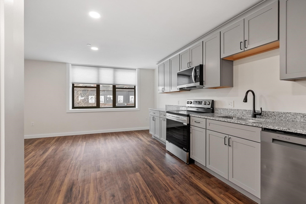 329 Main Street, Fitchburg, Massachusetts, 1 Bedroom Bedrooms, 2 Rooms Rooms,1 BathroomBathrooms,Residential Lease,For Rent,Main Street,73515447