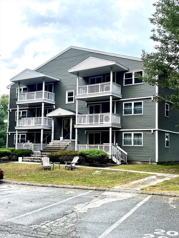 20 Abbey Rd, Leominster, Massachusetts, 2 Bedrooms Bedrooms, 4 Rooms Rooms,1.5 BathroomsBathrooms,Residential,For Sale,Abbey Rd,73531434