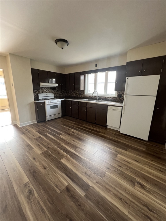 212 School Street, Taunton, Massachusetts, 3 Bedrooms Bedrooms, 5 Rooms Rooms,1.5 BathroomsBathrooms,Residential Lease,For Rent,School Street,73531452