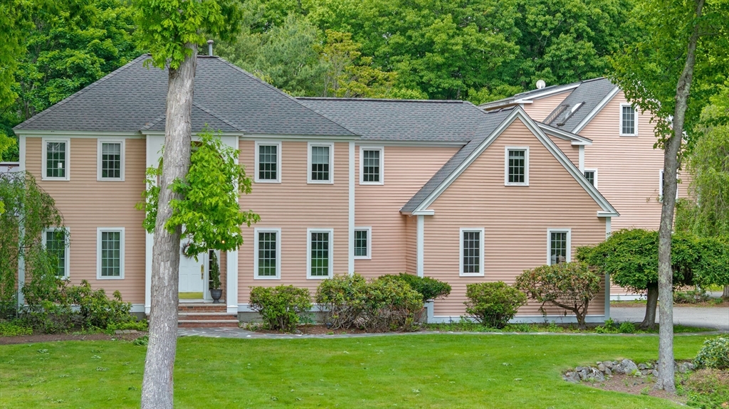 15 Darrell Dr., North Reading, Massachusetts, 5 Bedrooms Bedrooms, 13 Rooms Rooms,4.5 BathroomsBathrooms,Residential,For Sale,Darrell Dr.,73531471