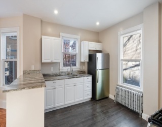 32 Robinson St, Boston, Massachusetts, 3 Bedrooms Bedrooms, 6 Rooms Rooms,1 BathroomBathrooms,Residential Lease,For Rent,Robinson St,73531473