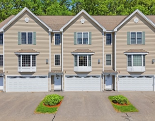 6 Aster Ct, Hudson, New Hampshire, 2 Bedrooms Bedrooms, 5 Rooms Rooms,2.5 BathroomsBathrooms,Residential,For Sale,Aster Ct,73531476