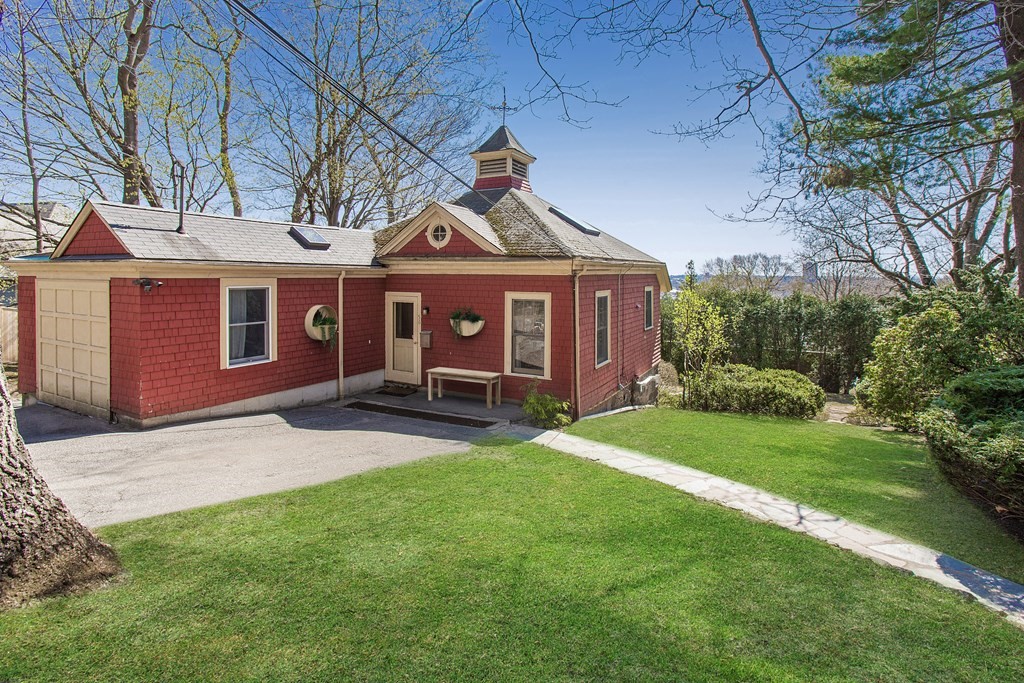 56 Colbourne Crescent, Brookline, Massachusetts, 4 Bedrooms Bedrooms, 6 Rooms Rooms,3 BathroomsBathrooms,Residential Lease,For Rent,Colbourne Crescent,73531495