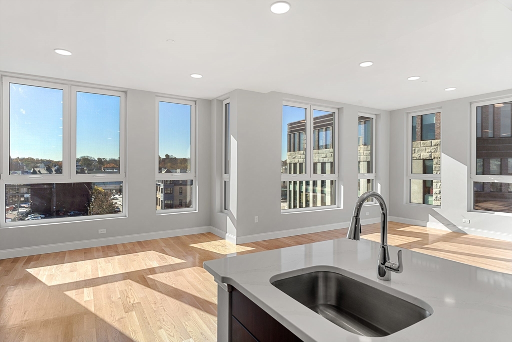 10 Taber Street, Boston, Massachusetts, 2 Bedrooms Bedrooms, 4 Rooms Rooms,1 BathroomBathrooms,Residential Lease,For Rent,Taber Street,73521073