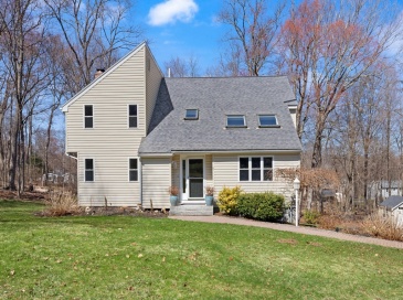 5 Susan Dr, Hopkinton, Massachusetts, 3 Bedrooms Bedrooms, 7 Rooms Rooms,2.5 BathroomsBathrooms,Residential Lease,For Rent,Susan Dr,73500200