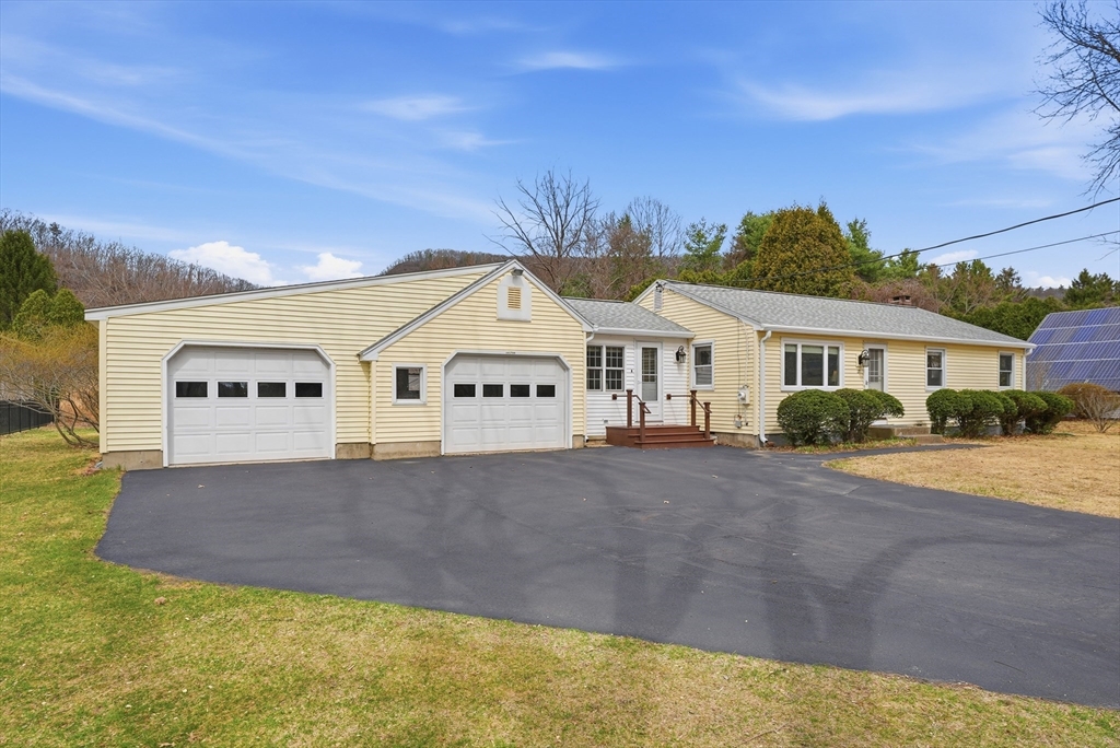 37 River Rd, Deerfield, Massachusetts, 3 Bedrooms Bedrooms, 6 Rooms Rooms,2 BathroomsBathrooms,Residential,For Sale,River Rd,73496878