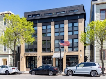 246 West Broadway, Boston, Massachusetts, 24 Bedrooms Bedrooms, 198 Rooms Rooms,23 BathroomsBathrooms,Residential Income,For Sale,West Broadway,73531600