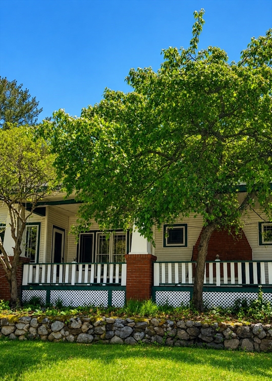 380 Albion, Wakefield, Massachusetts, 3 Bedrooms Bedrooms, 6 Rooms Rooms,1.5 BathroomsBathrooms,Residential,For Sale,Albion,73520936