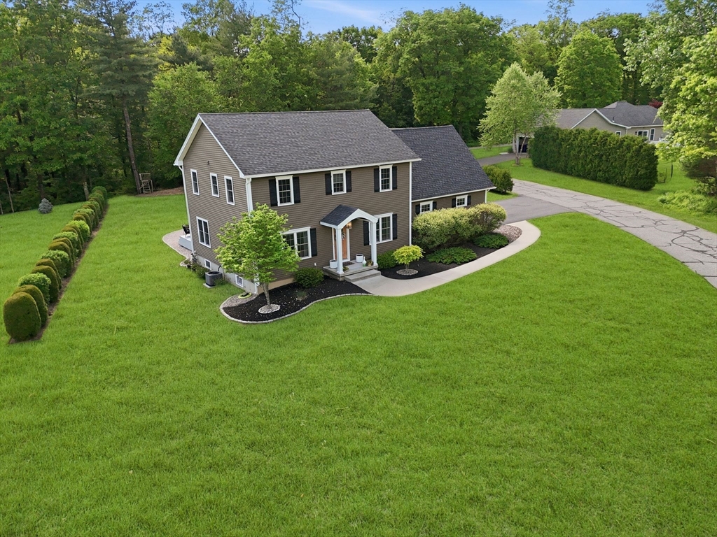 55 Gilbert Rd, Southampton, Massachusetts, 4 Bedrooms Bedrooms, 7 Rooms Rooms,2.5 BathroomsBathrooms,Residential,For Sale,Gilbert Rd,73531524