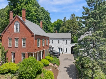14 Poplar, Danvers, Massachusetts, 8 Bedrooms Bedrooms, 14 Rooms Rooms,2.5 BathroomsBathrooms,Residential Income,For Sale,Poplar,73531541
