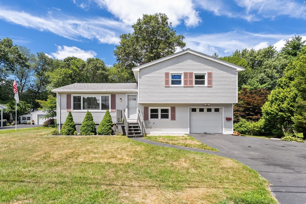 17 Crossman St, Taunton, Massachusetts, 3 Bedrooms Bedrooms, 7 Rooms Rooms,1.5 BathroomsBathrooms,Residential,For Sale,Crossman St,73531554