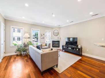 109 D St, Boston, Massachusetts, 2 Bedrooms Bedrooms, 5 Rooms Rooms,1 BathroomBathrooms,Residential,For Sale,D St,73531563