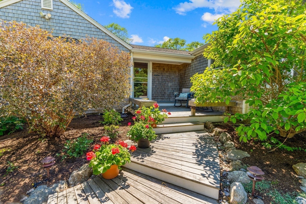 1 Cricket Lane, Yarmouth, Massachusetts, 2 Bedrooms Bedrooms, 5 Rooms Rooms,2 BathroomsBathrooms,Residential,For Sale,Cricket Lane,73531577