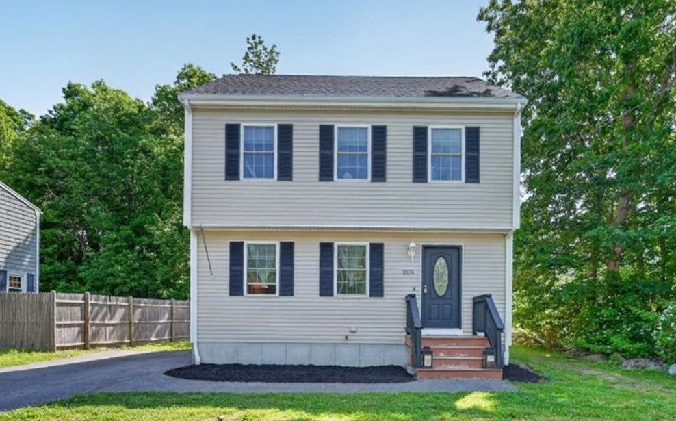 1074 Church St, New Bedford, Massachusetts, 3 Bedrooms Bedrooms, 6 Rooms Rooms,2 BathroomsBathrooms,Residential,For Sale,Church St,73531611