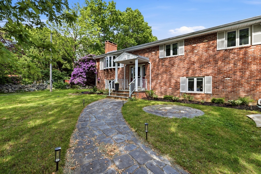 1535 Meridian St, Fall River, Massachusetts, 3 Bedrooms Bedrooms, 6 Rooms Rooms,2.5 BathroomsBathrooms,Residential,For Sale,Meridian St,73531583